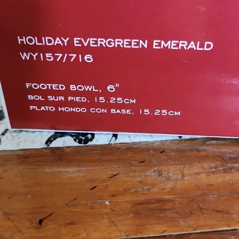 Mikasa Holiday Evergreen Emerald Bowl